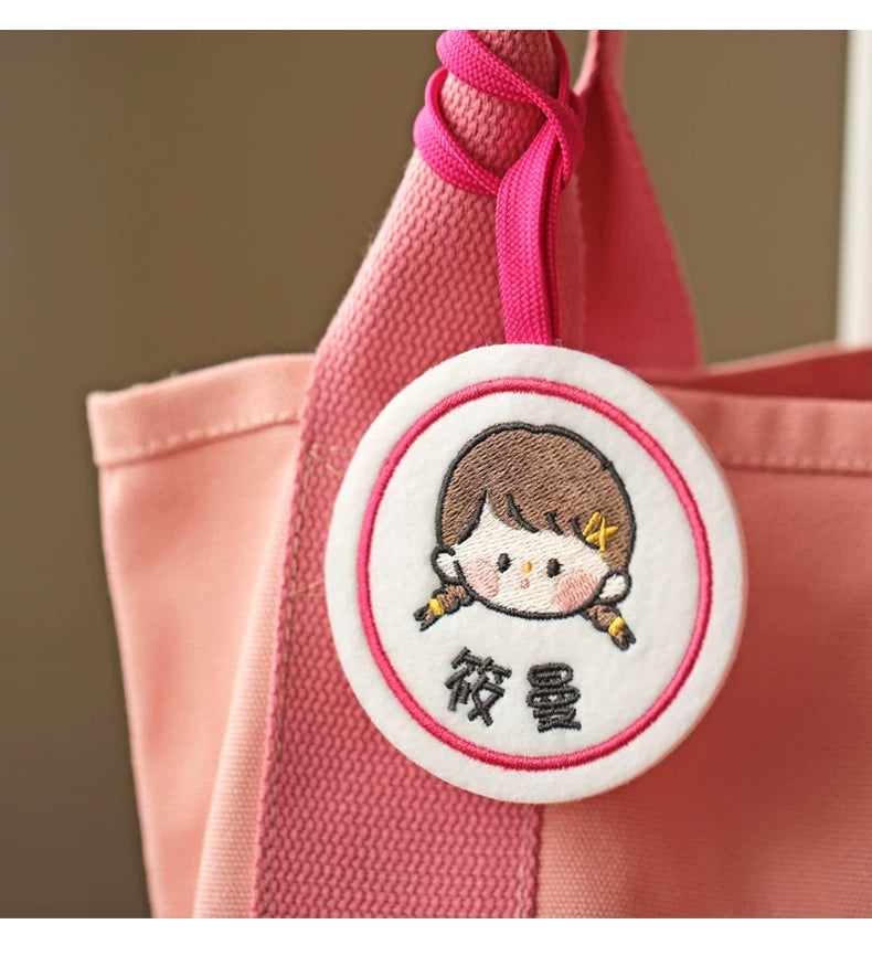 定制定姓刺绣定制宝宝儿童园书包婴儿车挂件防走丢名字帖挂牌