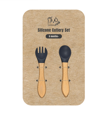 Cutlery set with wooden handle